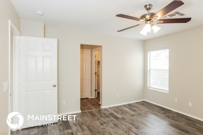 Building Photo - 12622 W Paradise Dr