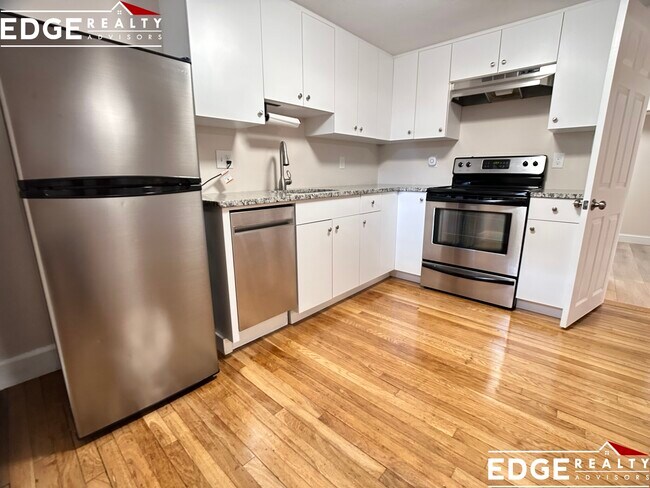 Building Photo - 10 E Boulevard Rd