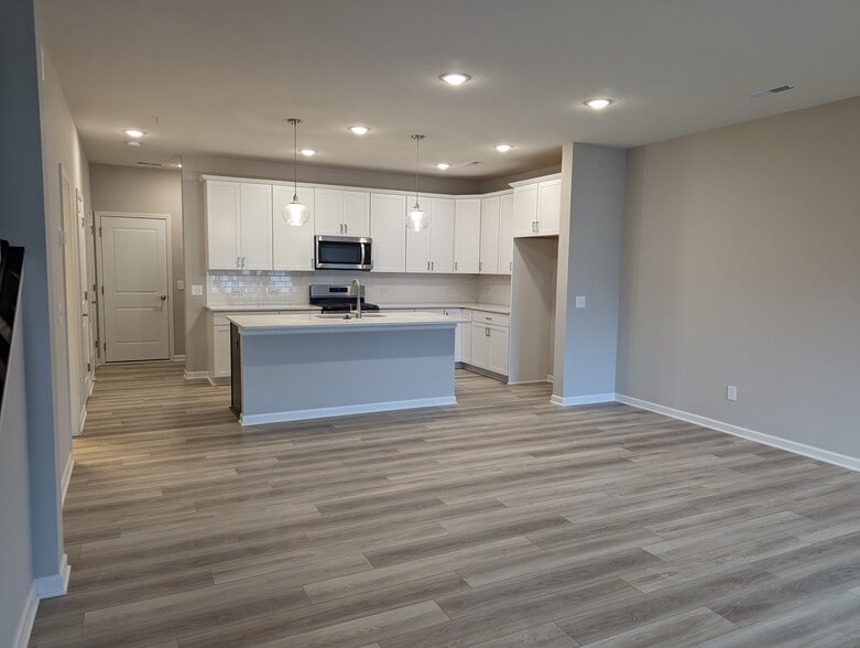 Building Photo - 14504 Twin Lakes Cir