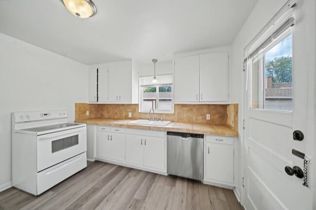Building Photo - 1443 N Jasmine-