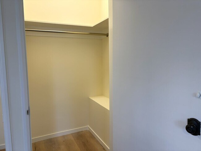 Building Photo - Newly Updated Second-Floor Studio in Palo Alto!
