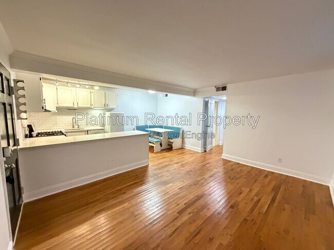 Building Photo - 870 Glendale Terrace NE