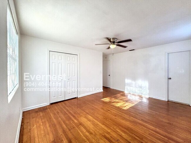Building Photo - 2527 Blueberry Ln
