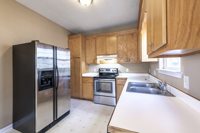 Building Photo - 5385 Renault St