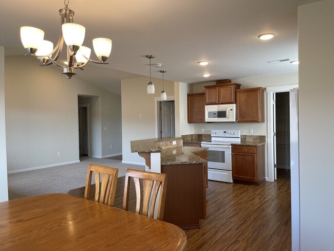 Building Photo - 608 Havenwood Dr