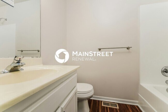 Building Photo - 3 Bedroom Pet-Friendly Home in INDEPENDENCE, MO with Main Street Renewal