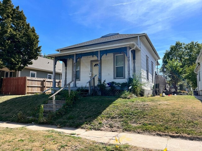 Building Photo - Charming & Spacious 2-Bedroom Home with Private Backyard and Garage Parking