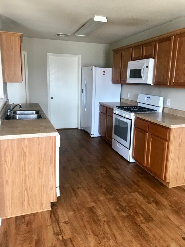 Building Photo - GREAT HOME! GREAT LOCATION
