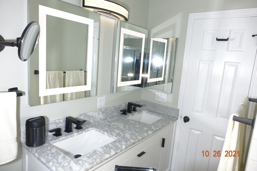 Master Bath - 914 Lincoln Blvd