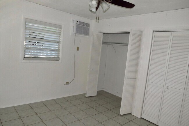 Building Photo - 661 Colson Dr