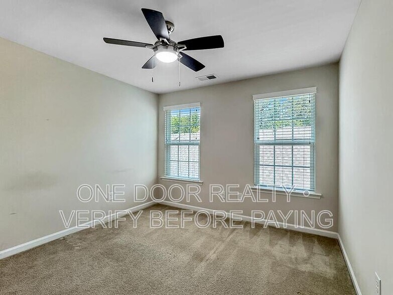 Building Photo - 402 Lewis Burwell Pl