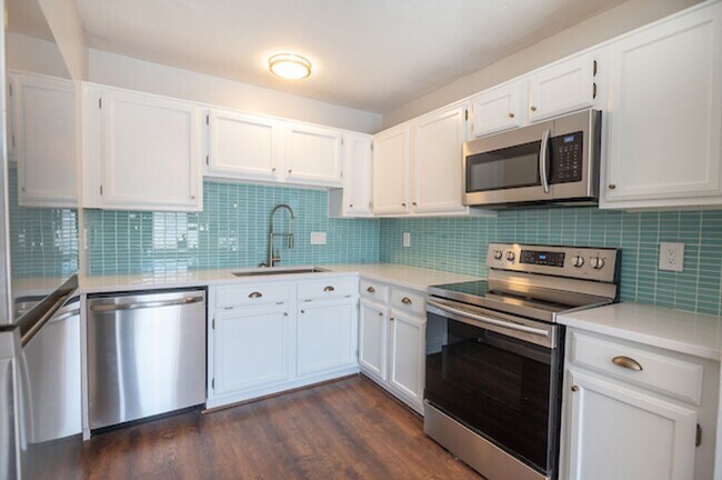 Building Photo - Cozy South East Austin Condo