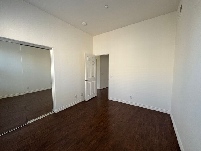 Building Photo - Beautiful 3 Bd/2Ba Spacious Home in Fuller...