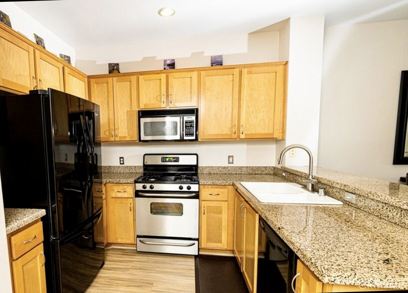 Kitchen with Granite Countertops - 450 J St