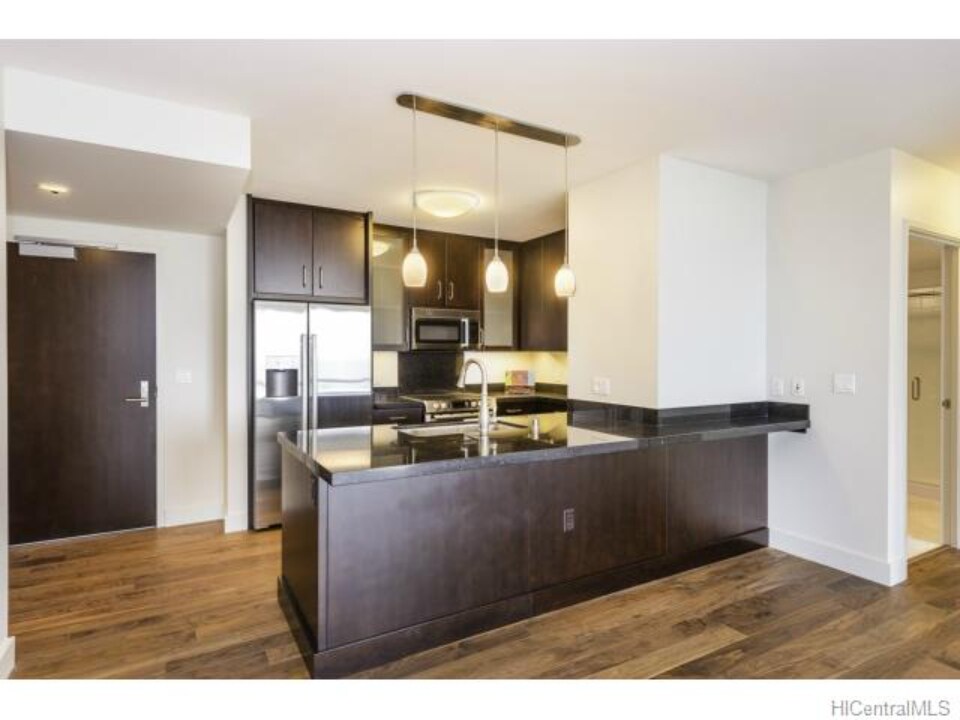 Building Photo - 1189 Waimanu St