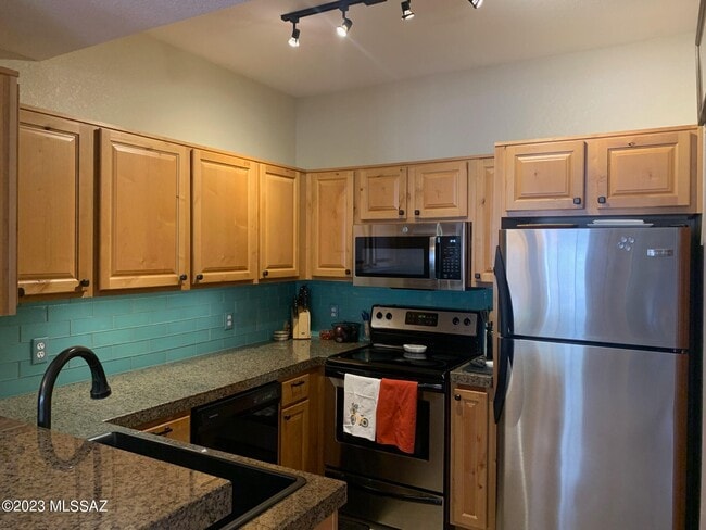 Building Photo - 1500 E Pusch Wilderness Dr