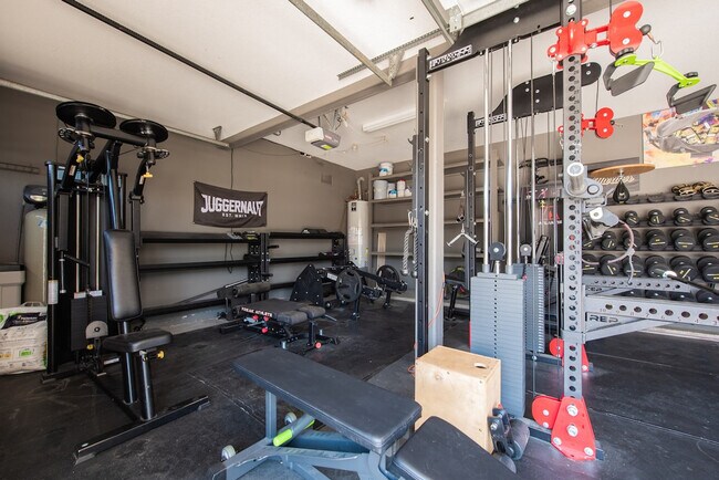 Building Photo - 5924 E Woodridge Dr