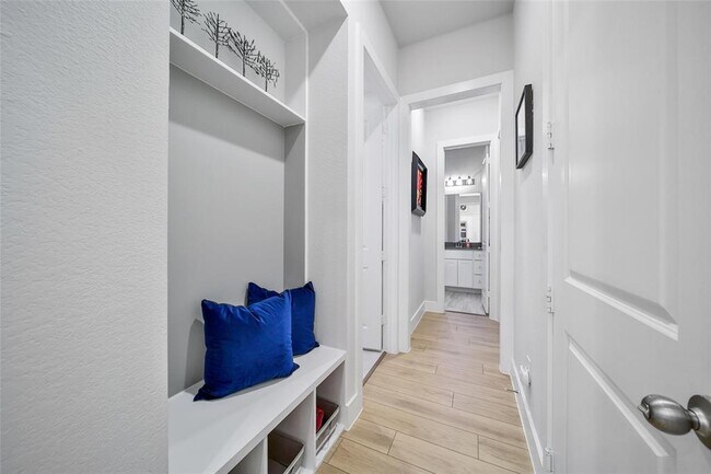 Building Photo - 149 Everest Dr