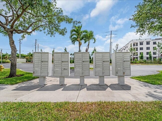 Building Photo - 4910 Cougar Ct N