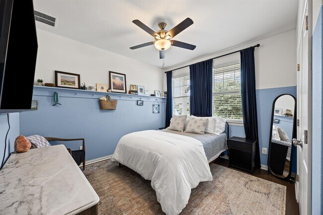 Building Photo - 631 Turquoise Dr