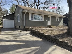 Building Photo - Updated Furnished 3+ Bedroom, 1.5 Bath Avail Aug 1st