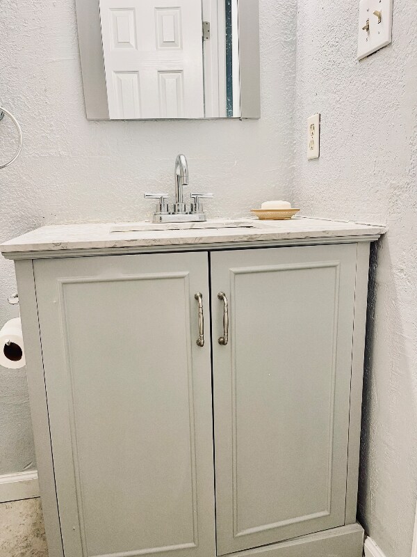 Building Photo - 1006 New St