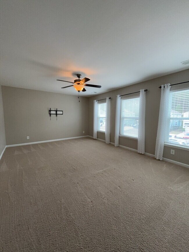 Building Photo - 292 Calm Water Way