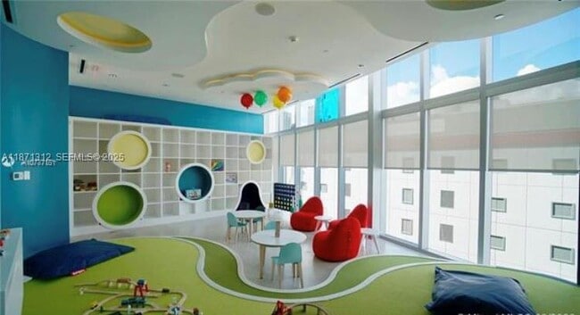 Building Photo - 851 NE 1st Ave