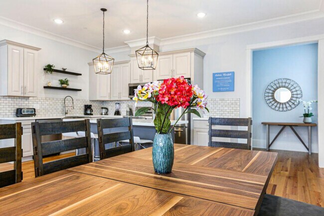 Building Photo - 1218 Carondelet St