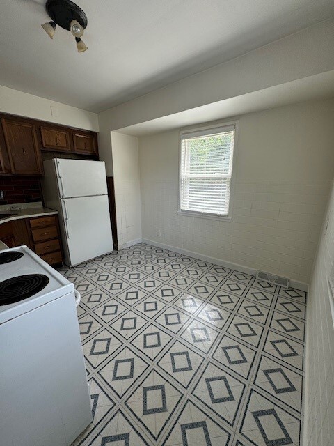 Kitchen - 3713 Charloe Ct