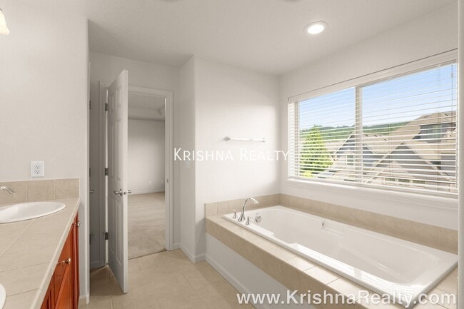 Building Photo - 13470 NW Alvada St