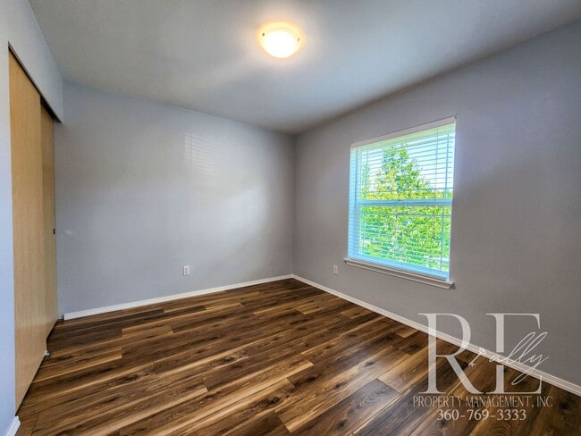 Building Photo - Inviting Poulsbo Home with Open Layout, Fe...