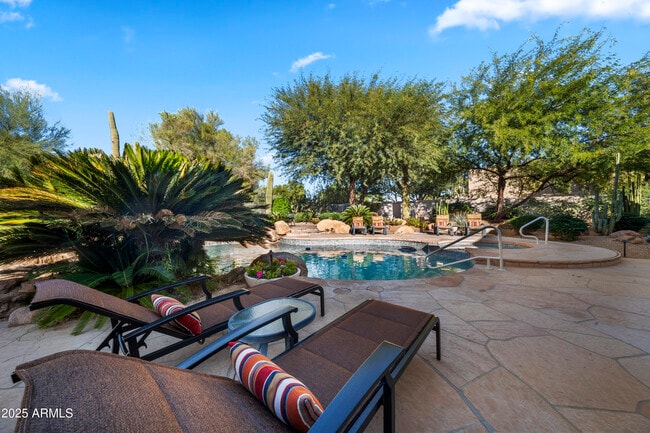 Building Photo - 8350 E Via Del Sol Dr