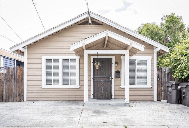 Primary Photo - 1035 E 4th St APT C,Long Beach, CA 90802