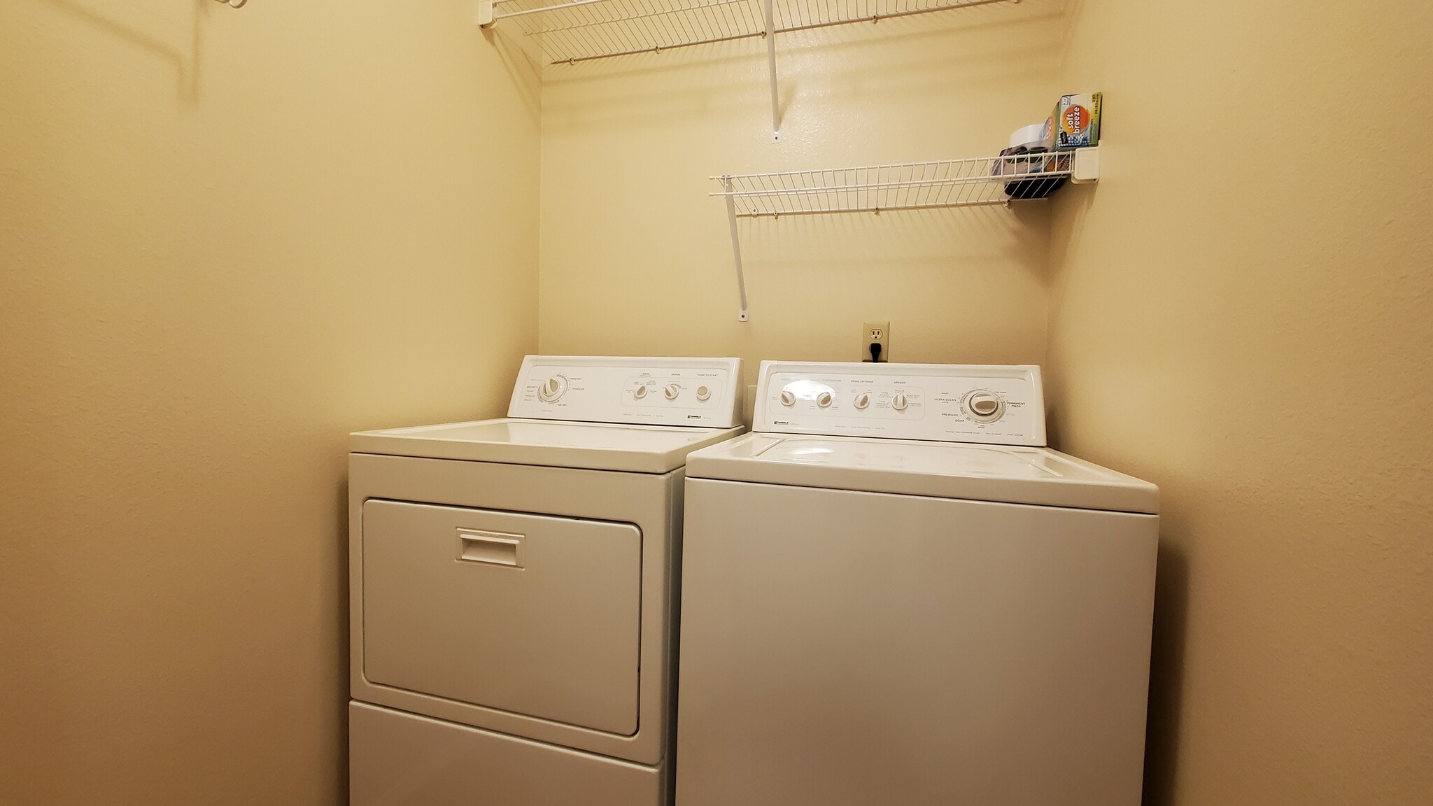 Building Photo - 209 E 18th Ave