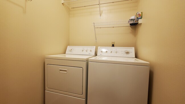 Building Photo - 209 E 18th Ave