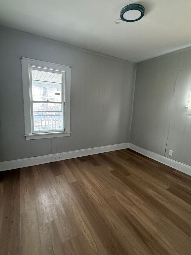 Building Photo - 5 Bedroom on Cleveland's East Side