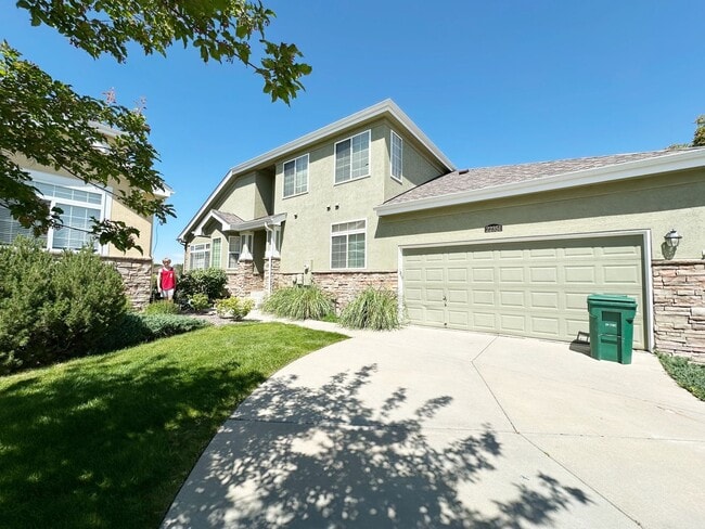 Building Photo - Bright, Spacious 2-Bedroom Home in Aurora with Room to Grow