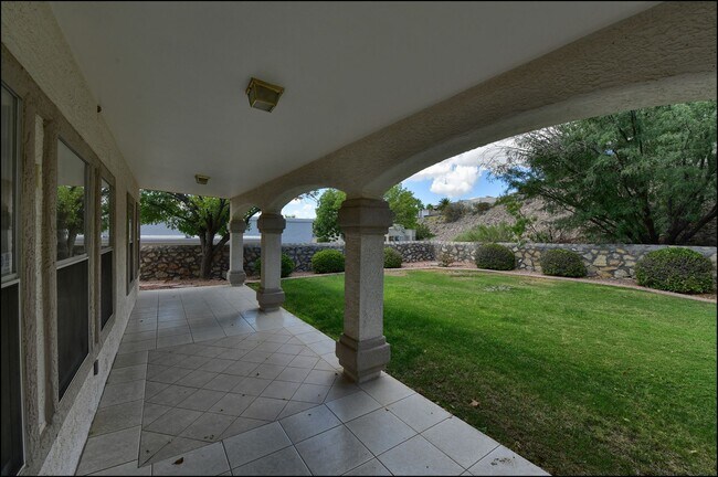 Building Photo - Available to view!