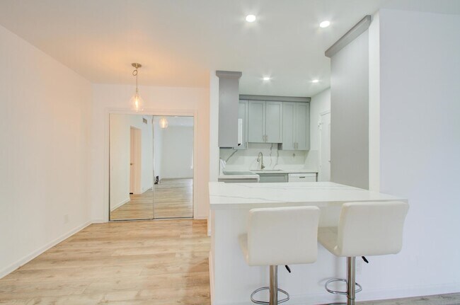 Building Photo - 2260 NE 67th St