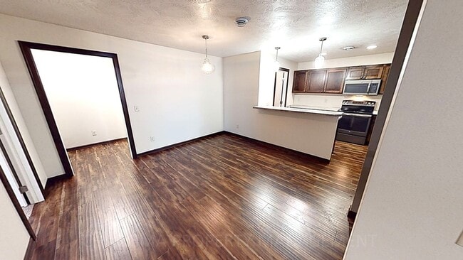 Building Photo - 3 BD, 2 BA IN TEA! LOCATION! LOCATION! LOCATION! AMENITY FILLED, PET FRIENDLY TOWN HOME!