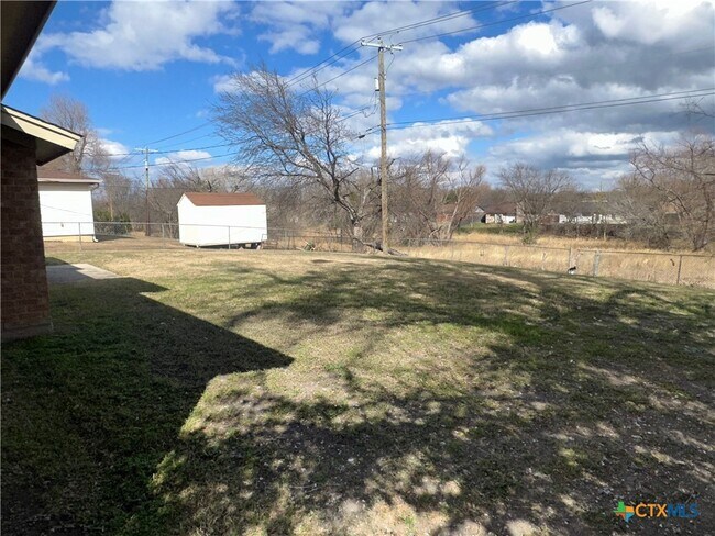 Building Photo - 2905 Persimmon Dr