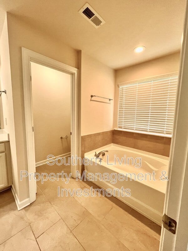 Building Photo - 5706 Lachlan Hill Ln
