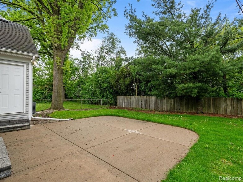 Building Photo - 1888 Webster St