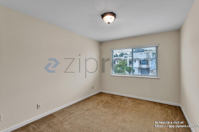 Building Photo - 280 Prague St