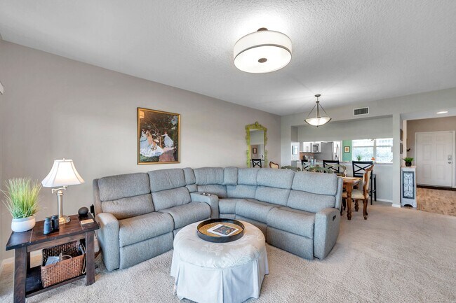 Building Photo - 1200 Country Club Dr
