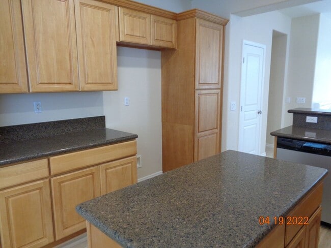 Building Photo - Gorgeous One Story Home built in 2006 with 1654 sq. ft.