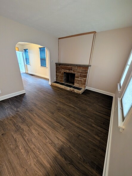 Living Room - 412 University Ave