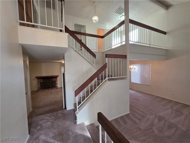 Building Photo - 321 S Bent Creek Dr