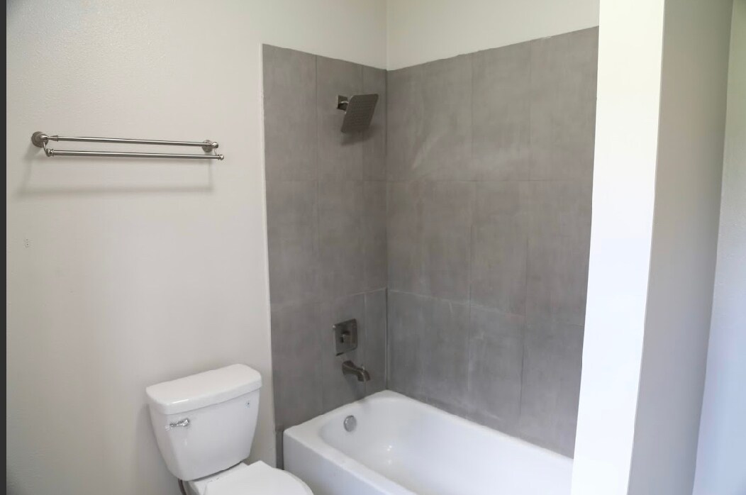 Building Photo - 4010 Neer Ave